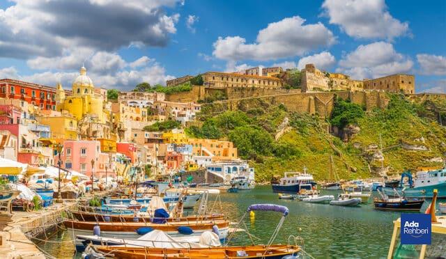 Procida Adası Rehberi: Renkli Evlerin Sırrını Keşfedin
